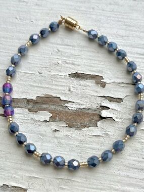 Dainty Shades of Metallic Blue & Gold Toned Beaded Bracelet